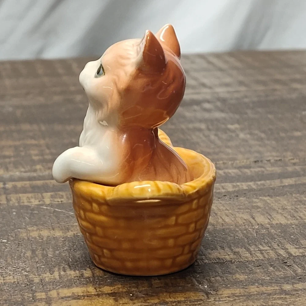 Vintage Ceramic Cat Kitten in Basket figurine Collectable
